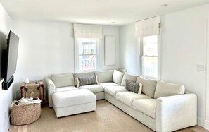 Smart TV, fireplace, books - The Shore House,  steps to the ocean meet crisp clean beach side retreat! (Hull)