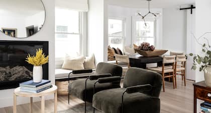 Shore House Steps to the ocean, 18 min Ferry to Boston