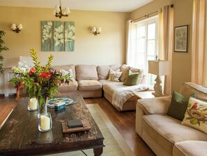 TV, fireplace - 4 bedroom accommodation in Bettiscombe, near Lyme Regis (Bettiscombe, near Lyme Regis)