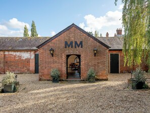 Exterior - 4 bedroom accommodation in Bettiscombe, near Lyme Regis (Bettiscombe, near Lyme Regis)