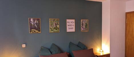 2 bedrooms, desk, iron/ironing board, free WiFi