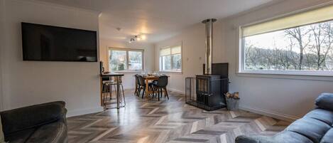 Télévision, cheminée