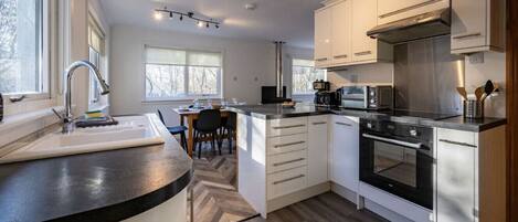 Réfrigérateur, micro-ondes, four, lave-vaisselle