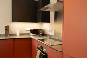 冷蔵庫、電子レンジ、オーブン、食器洗い機