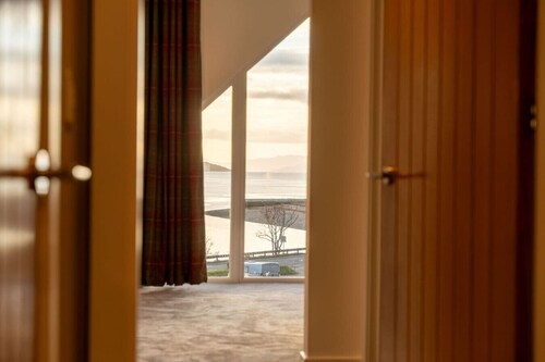 Cairn Cottage in the village of Onich