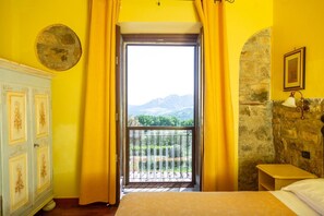 9 bedrooms, iron/ironing board, travel cot, free WiFi