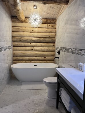Håndklæder, Sæbe, Shampoo, Toiletpapir