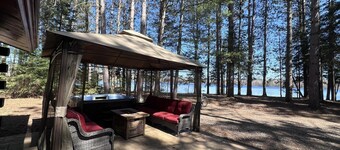 Luxury Cabin, 800+ feet frontage, 733 acre Lake, Hot tub, Pontoon, Fireplace . 