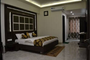 1 bedroom, free WiFi, bed sheets - The Grand Rajwada (Seoni)