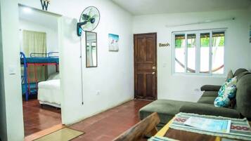 1 Schlafzimmer, Schreibtisch, WLAN, BettwÀsche