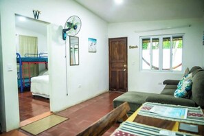 1 غرفة نوم ومكتب وواي فاي وملاءات أسرّة