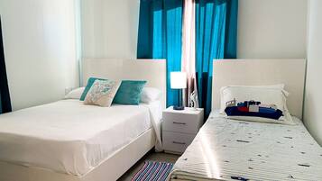 5 bedrooms, iron/ironing board, WiFi, bed sheets