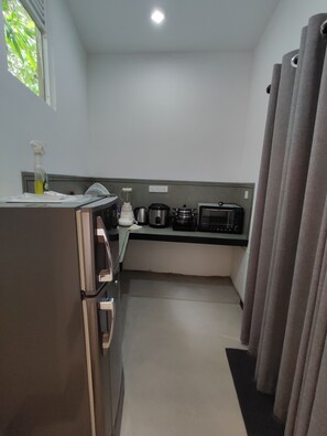 Réfrigérateur, four, grille-pain, cuiseur de riz