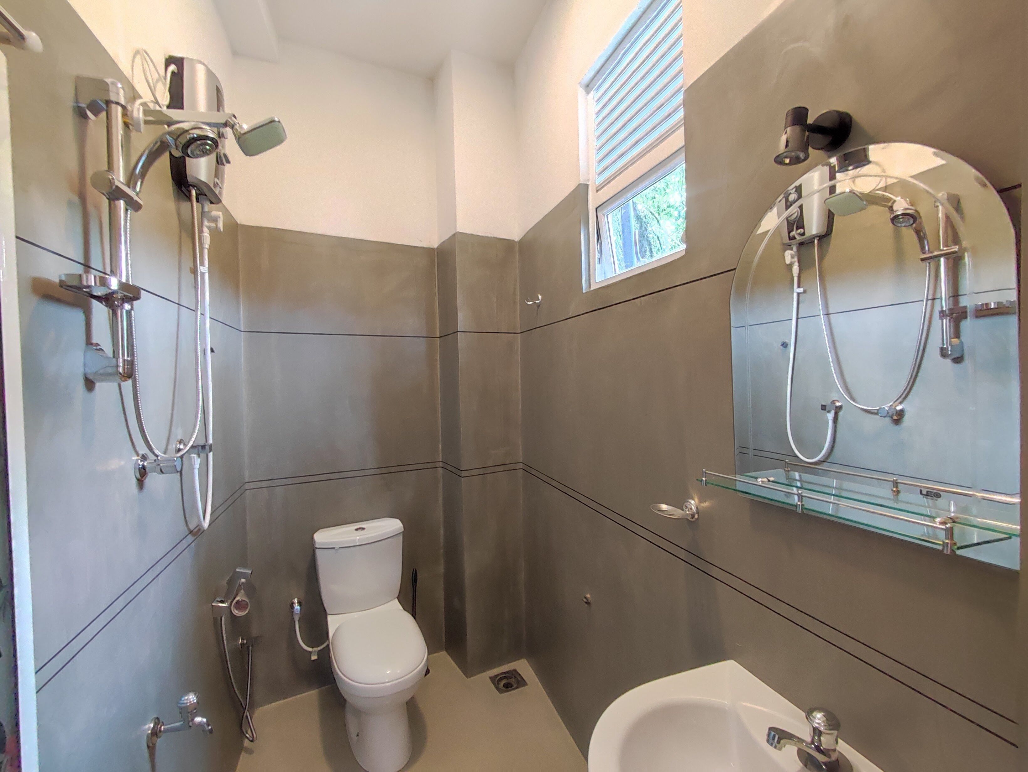 Ducha, cabezal de ducha tipo lluvia, artículos de tocador gratuitos