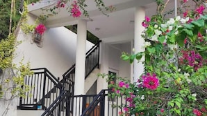 A two-story building with a staircase and a balcony. - Flower shade villa (Weligama)