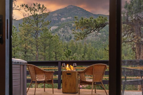 Elegant A-Frame w/ Hot Tub Views! Close to town, skiing, & hiking!