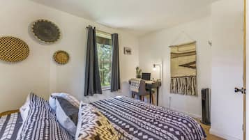 3 bedrooms, desk, travel crib, free WiFi