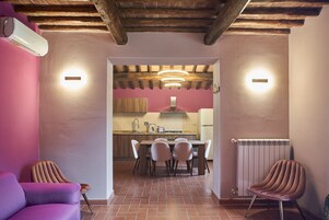 Apartamento de lujo | Zona de estar | Una televisión de pantalla plana, Netflix, servicios de streaming