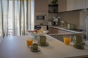 Kjøleskap, mikrobølgeovn, ovn og oppvaskmaskin