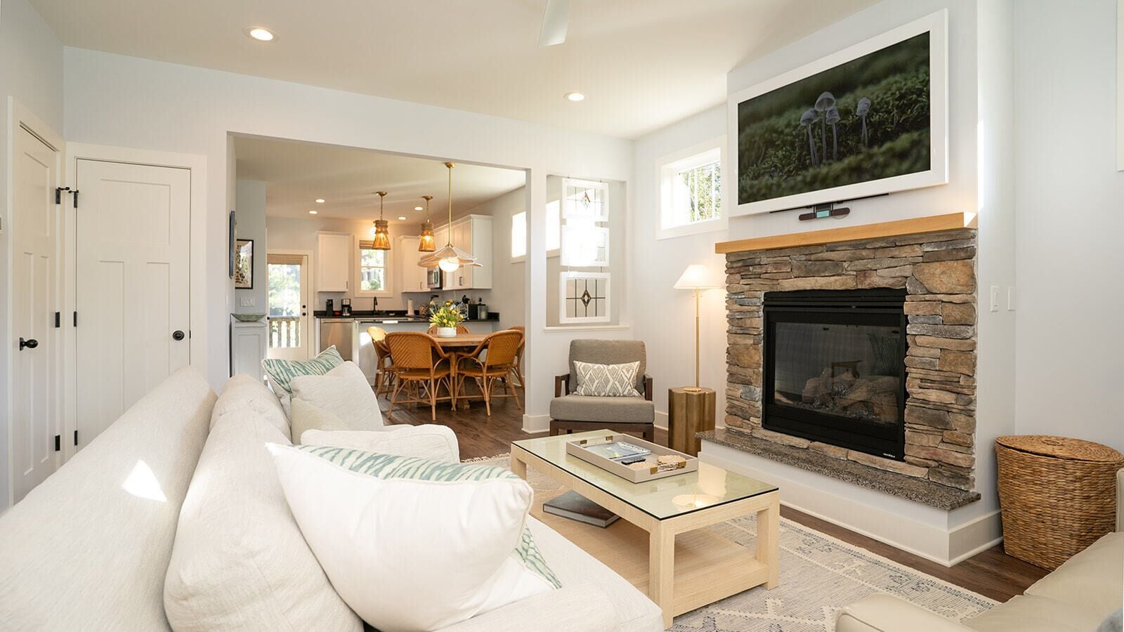 Smart TV, fireplace, books, stereo