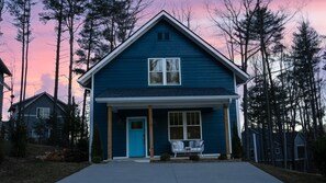 Exterior - Inviting design, new 4BR, easy ride to DTown Asheville, and Biltmore Estate. ❤️ (Fairview)