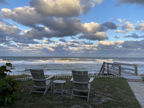 Oceanfront Home in Flager Beach with Beach Chairs & Towels, WIFI - Pet friendly.