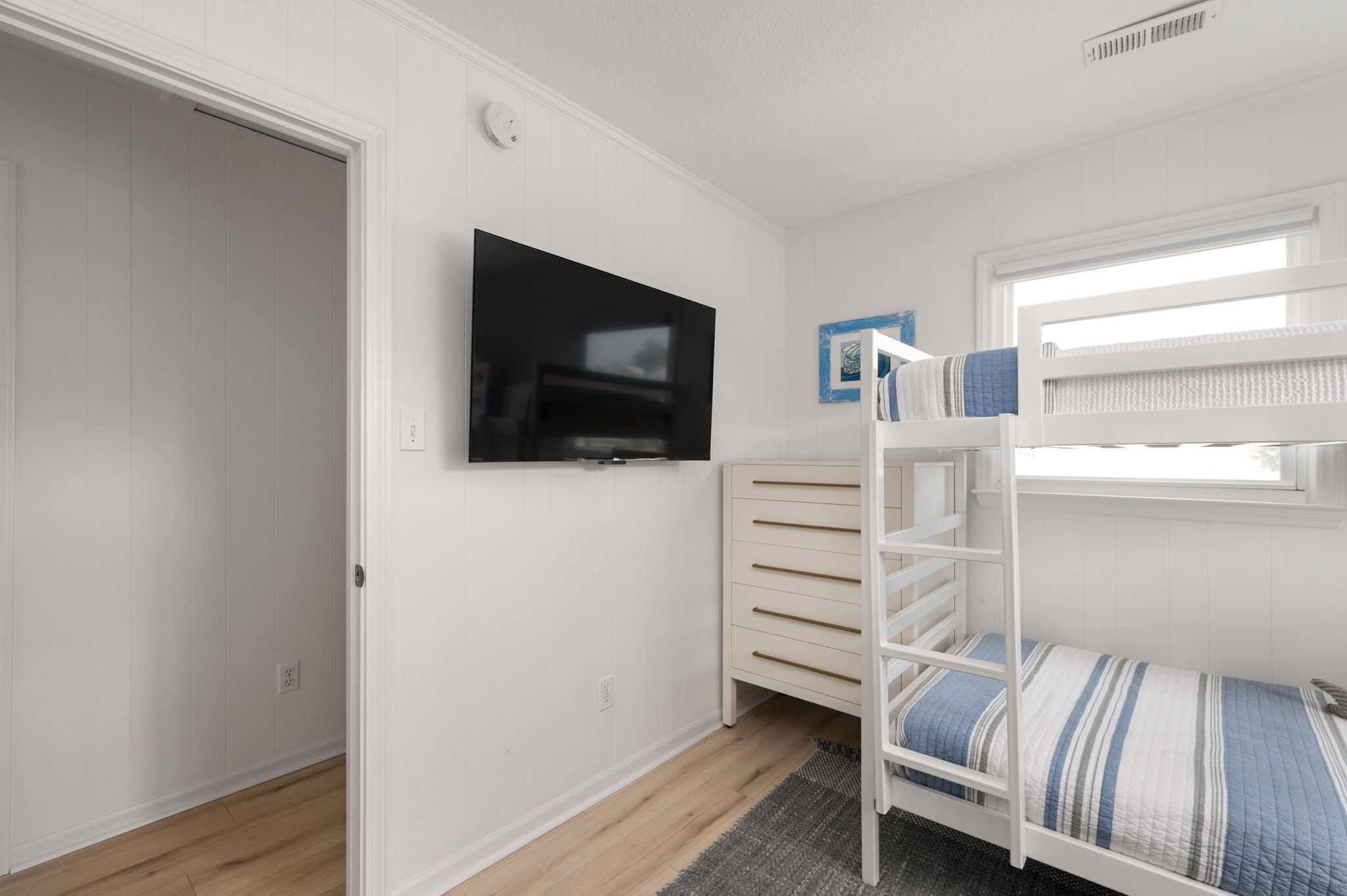 3 habitaciones, tabla de planchar con plancha, cuna de viaje y wifi 