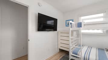 3 slaapkamers, een strijkplank/strijkijzer, reisbedje, wifi