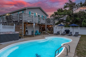 Pool - New remodel! Walk to beach. Private heated pool & hot tub. Fenced yard. Dogs ok. (Nags Head)