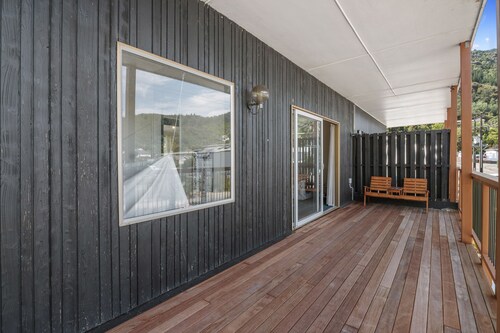 Coastal Charm - Picton Holiday Home