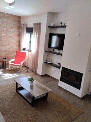 Smart TV, fireplace, computer monitors