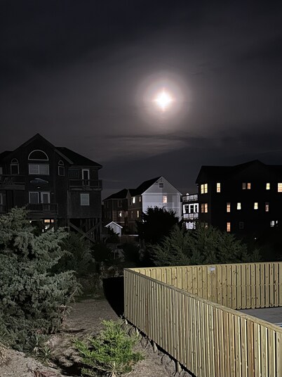 Seaside Escape! completely renovated. Ocean views steps to private beach