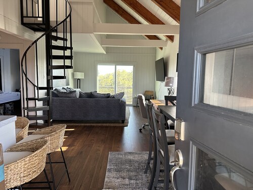 Seaside Escape! completely renovated. Ocean views steps to private beach  