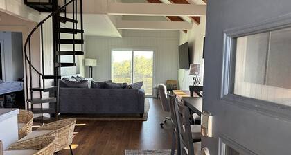 Seaside Escape! completely renovated. Ocean views steps to private beach