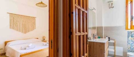 2 quartos, ferros/tábuas de passar roupa, Wi-Fi, roupa de cama