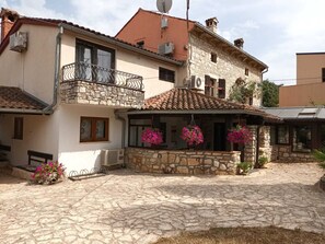Exterior - Romantic studio apartment with pool (ROVINJSKO SELO)