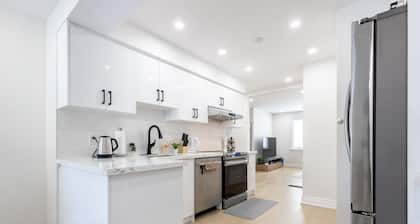 Newly renovated 3 bedroom unit Richmond Hill