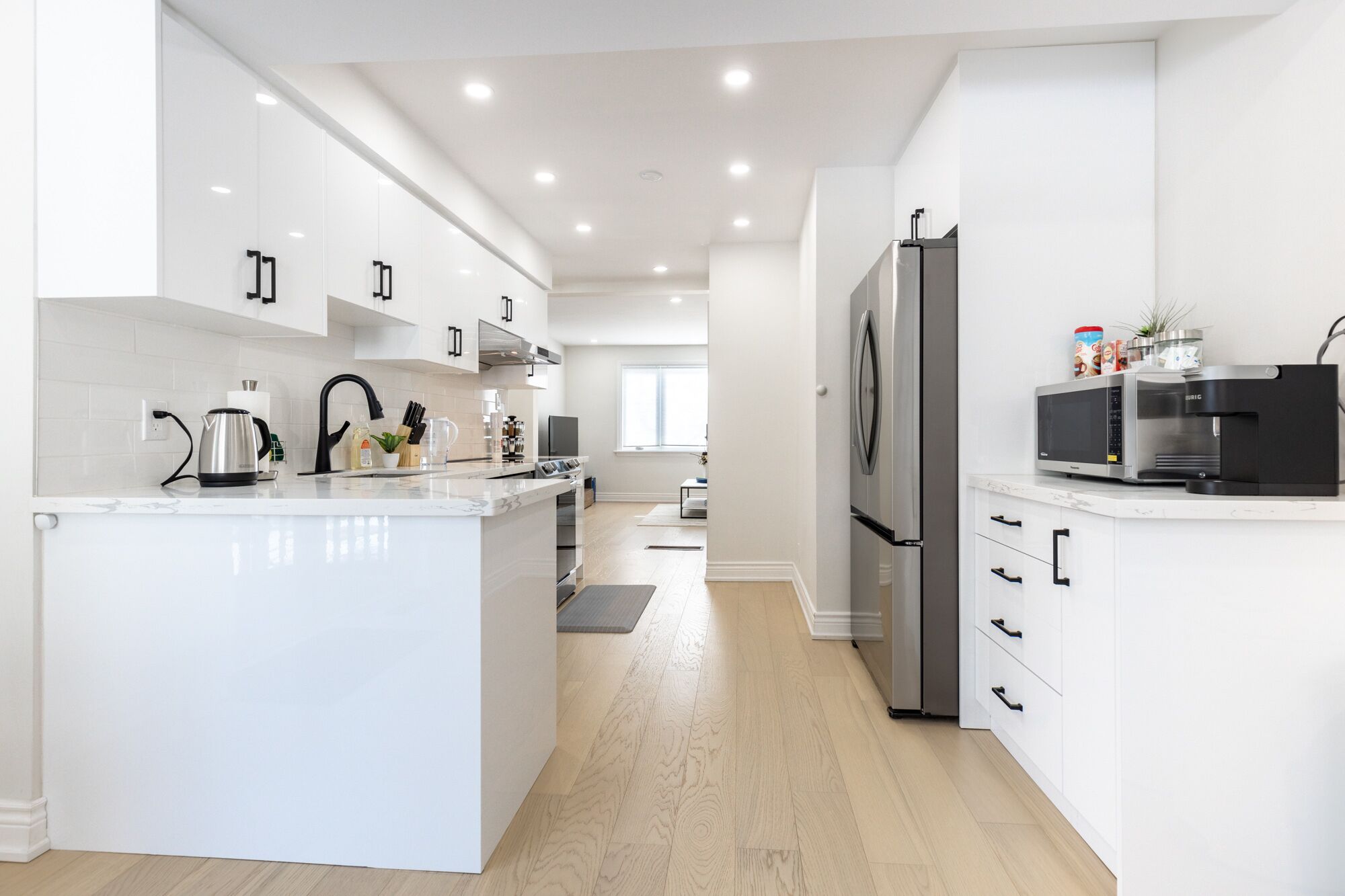 Refrigerador, microondas, horno y parrilla de estufa 