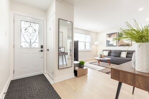 Interior - Newly renovated 3 bedroom unit Richmond Hill (Richmond Hill)