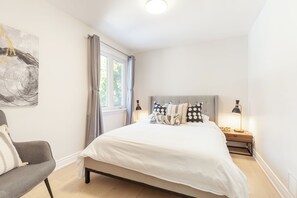 3 soverom, skrivebord, wi-fi (inkludert) og sengetøy