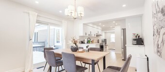 Newly renovated 3 bedroom unit Richmond Hill