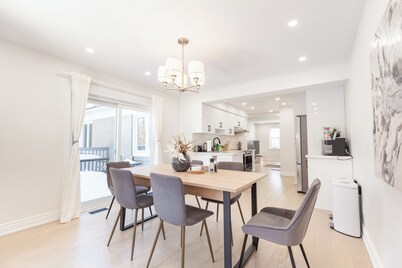 Newly renovated 3 bedroom unit Richmond Hill