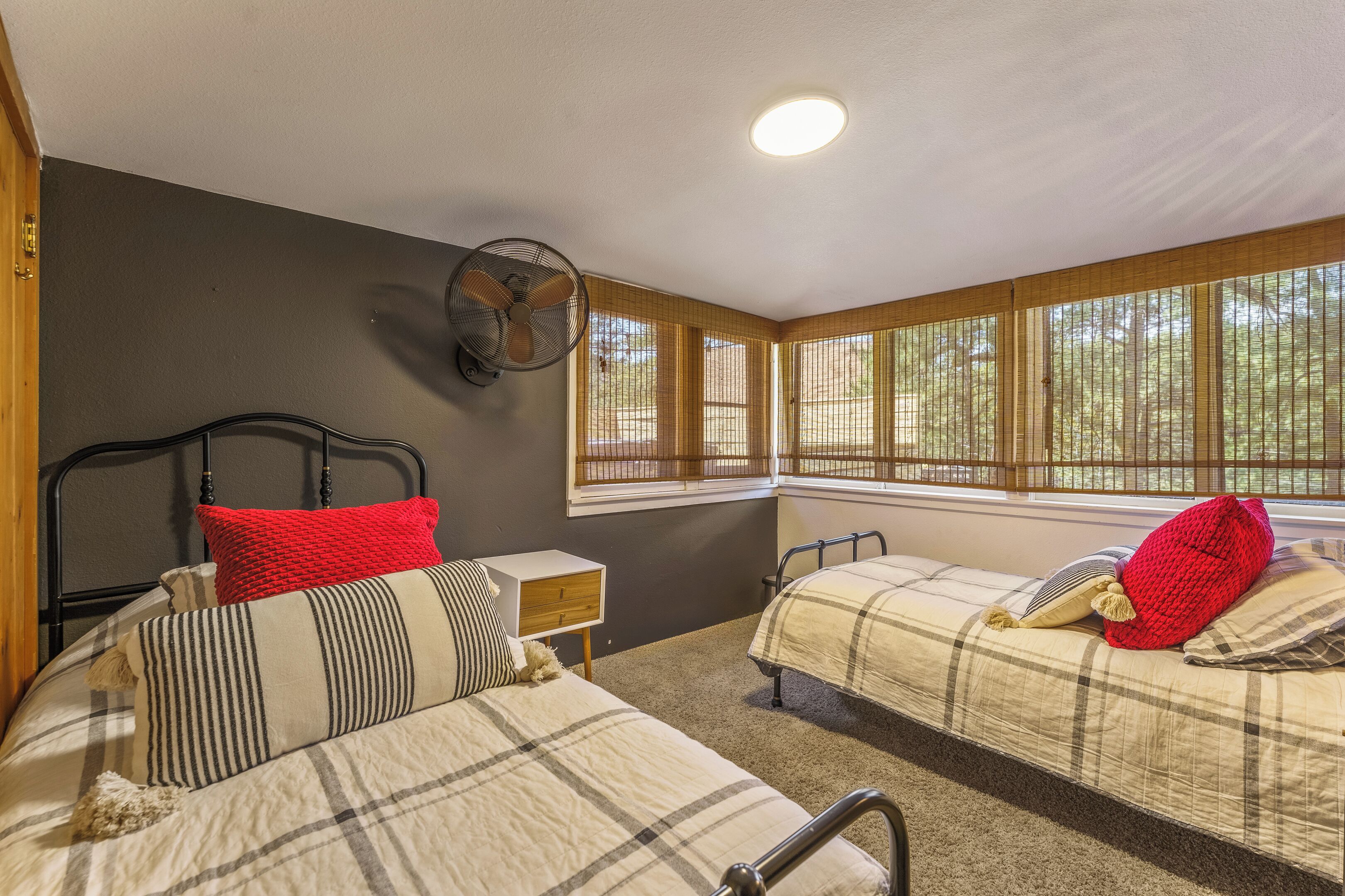 4 bedrooms, desk, free WiFi, bed sheets