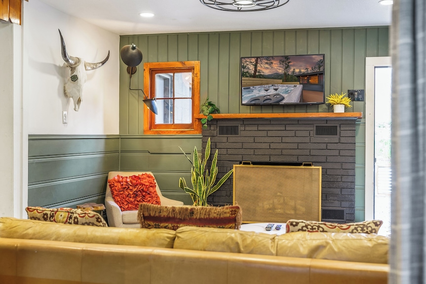 Cozy Cabin W/ Hot Tub, Game Room & Private Writer's Nook - Close To Town! - Evergreen, CO