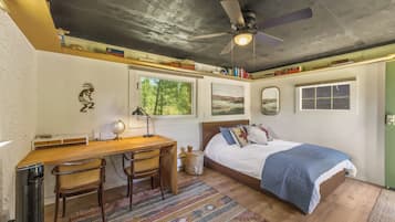4 bedrooms, desk, free WiFi, bed sheets