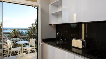 Fridge, microwave, coffee/tea maker, electric kettle