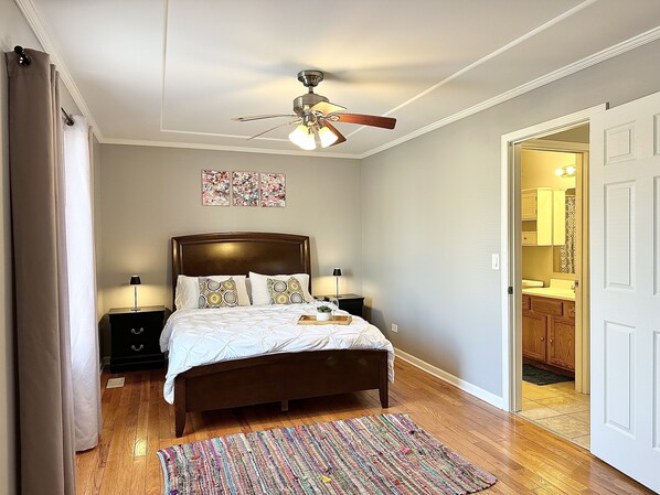 3 habitaciones, tabla de planchar con plancha, cuna de viaje y wifi 