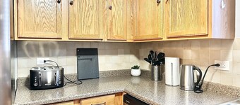 Fast Wi-Fi/Comfy beds/Free parking/3bdr house/4TVs
