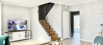 Fast Wi-Fi/Comfy beds/Free parking/3bdr house/4TVs
