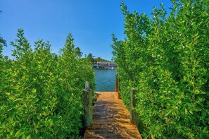 Property grounds - P40 - Premier 3 bedroom, 2 bathroom home with private pool and dockage. (Marathon)